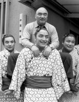 All of Tsurugamine's children became sekitori (c. 1984)