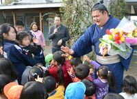 Rikishin celebrates promotion to Juryo (c. 2016)