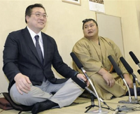 Wakakoyu after promotion to Makuuchi (c. 2009)