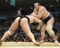 Osunaarashi defeats Chiyonokuni to win the Juryo Yusho (c. 2016)