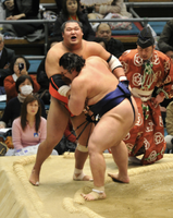 Rikishin loses to future Ozeki Asanoyama (c. 2017)