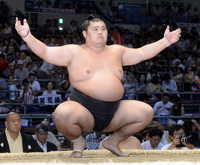 Wakakoyu prepares for his upcoming match (c. 2014)