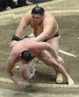 Tochihiryu ensures promotion to Juryo (c. 2013)