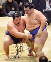 Kakuryu defeats Kotoshogiku to win his first Yusho (c. 2014)