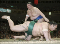 Tamakasuga slaps down and defeats Bushuyama (c. 2004)