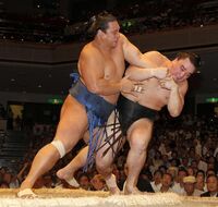 Homasho defeats future Yokozuna Harumafuji (c. 2011)