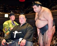 Takayasu attends Kisenosato's retirement ceremony (c. 2019)