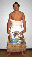 Saganobori poses with his kesho-mawashi