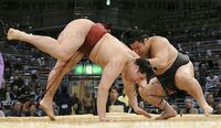 Satoyama throws and defeats Ryuden (c. 2012)