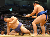 Kakuryu defeats Ozeki Kaio (c. 2011)
