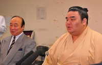 Tamakasuga announces his retirement (c. 2008)