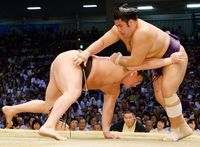 Tochiozan defeats Yokozuna Hakuho (c. 2015)