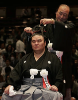 Tamakasuga's retirement ceremony (c. 2009)