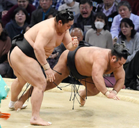 Okinoumi defeats Shohozan (c. 2018)