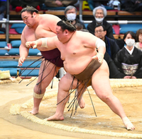Tochimusashi defeats Kotokuzan (c. 2023)
