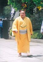 Sumanofuji makes his way into the Ryogoku Kokugikan