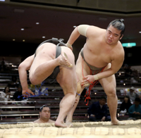Kurohimeyama defeats Kotorikuzan (c. 2019)