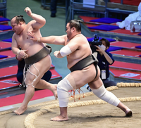 Hatooka defeats Sagatsukasa to win the Sandanme Yusho (c. 2021)