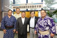 Kaizen returns to Asahi University with fellow alumni (c. 2019)