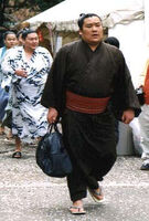 Senshuyama serves as a tsukebito