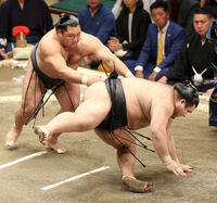 Shohozan defeats Ozeki Takayasu (c. 2019)