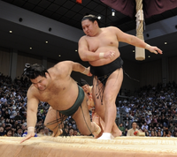 Kyokutenho throws and defeats Takayasu (c. 2013)