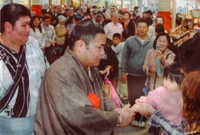 Satoyama celebrates his Juryo Yusho (c. 2007)