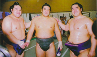 Kageyama congratulated on promotion to Juryo (c. 2006)
