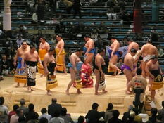 1024px-09 Osaka Juryo dohyo-iri