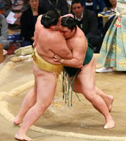 Okinoumi pushes out Kagayaki (c. 2017)