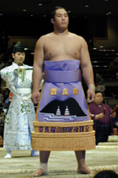 Homasho during the Juryo dohyo-iri (c. 2006)