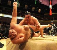 Surugatsukasa fails to secure Juryo promotion (c. 2010)