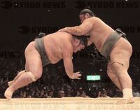 Yakigaya defeats Koshinoryu to win the Sandanme Yusho (c. 2003)
