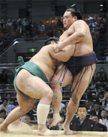Katayama pushes out and defats Hokutokuni (c. 2008)