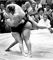 Tomonohana defeats future Yokozuna Musashimaru (c. 1993)