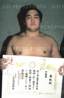 Tochinohana wins his first Juryo Yusho (c. 2000)
