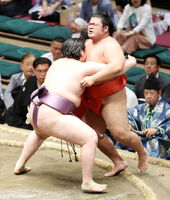 Onokatsu defeats Shimanoumi (c. 2024)