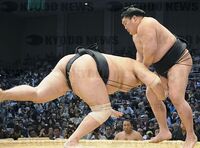 Hokutoriki defeats Bushuyama (c. 2009)