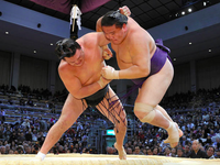 Ikioi defeats Shotenro (c. 2013)