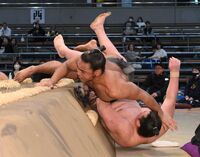 Ikazuchido throws and defeats Shunrai (c. 2025)