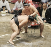 Tochinowaka defeats Wakakoyu (c. 2010)