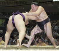 Kobo slaps down and defeats Tochiozan (c. 2006)