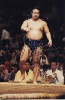 Wakaazuma throws salt into the ring (c. 2001)