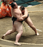 Kaisho battles Aonishiki (c. 2024)