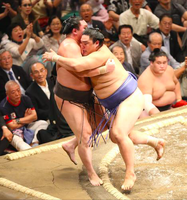Okinoumi defeats Yokozuna Hakuho (c. 2015)