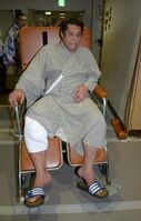 Homasho badly injures his knee (c. 2014)
