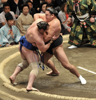 Kyokutenho defeats Amuru (c. 2015)