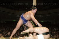 Kyokutenho throws and defeats Asanosho (c. 1998)