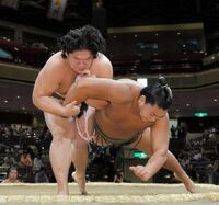 Kirinofuji battles Ura (c. 2015)