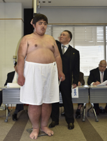 Yata is measured upon joining professional sumo (c. 2017)